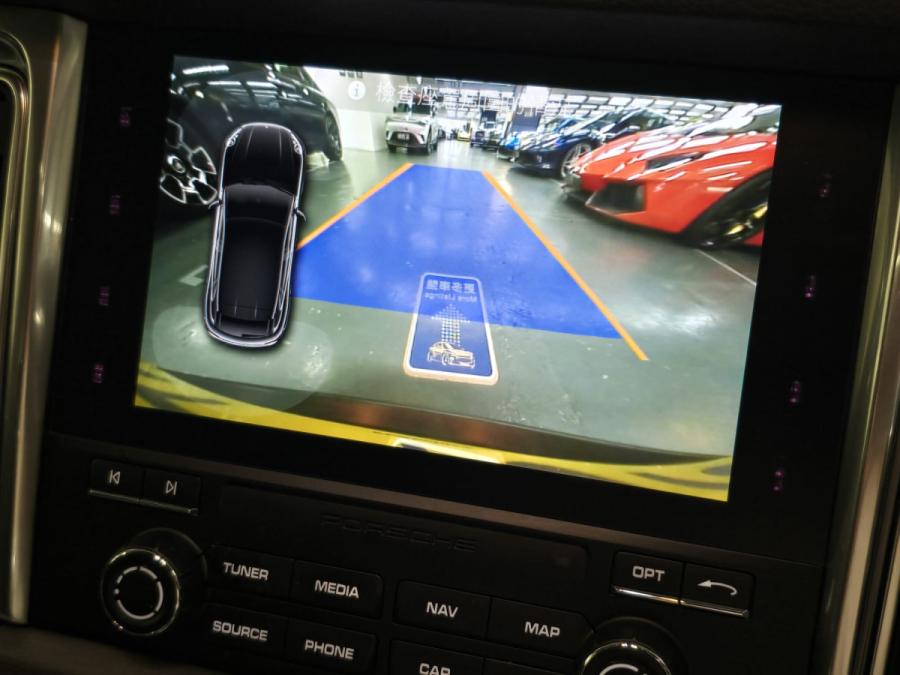 MACAN S - Image 10