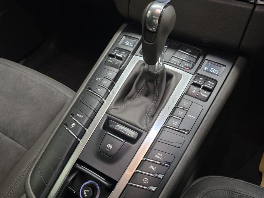 MACAN S - Image 12