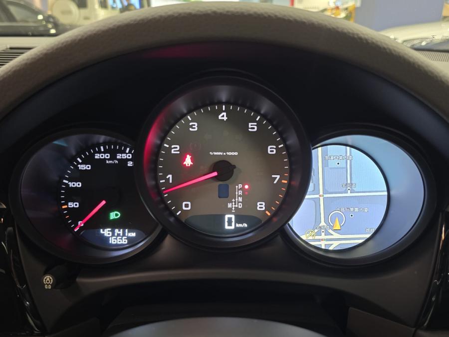 MACAN S - Image 11