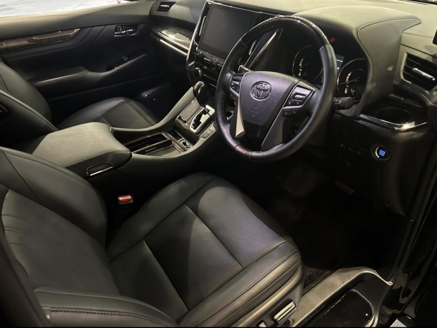 ALPHARD 3.5 EXECUTIVE LOUNGE - Image 3