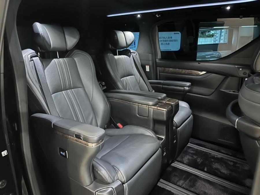 ALPHARD 3.5 EXECUTIVE LOUNGE - Image 4
