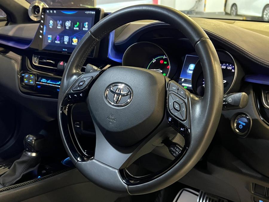 CH-R HYBRID - Image 6