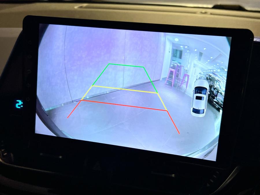 CH-R HYBRID - Image 12