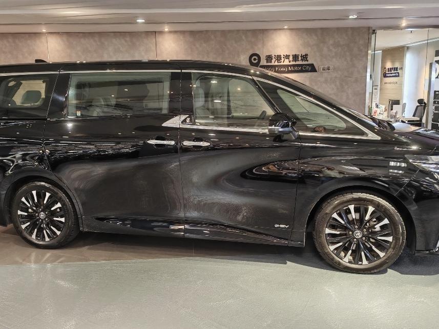Alphard hybrid - Image 3