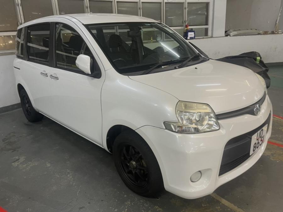TOYOTA Sienta