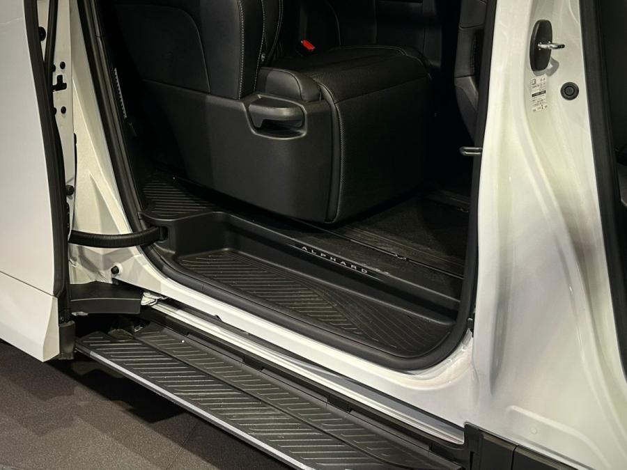Alphard 2.5 Z - Image 9