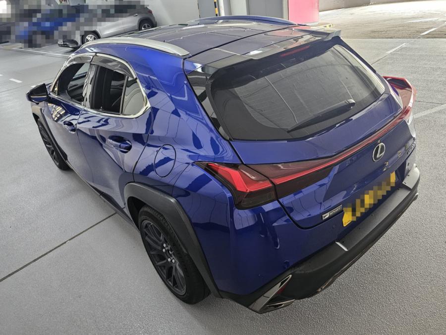 UX200 F-SPORT - Image 4