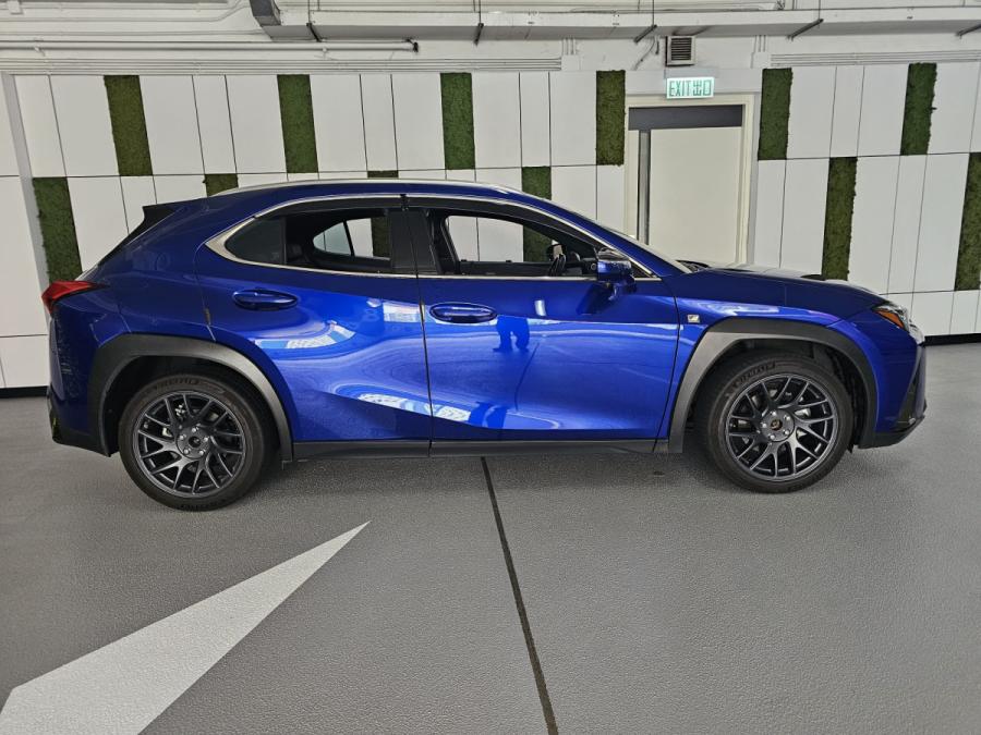 UX200 F-SPORT - Image 2