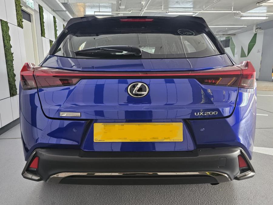 UX200 F-SPORT - Image 5