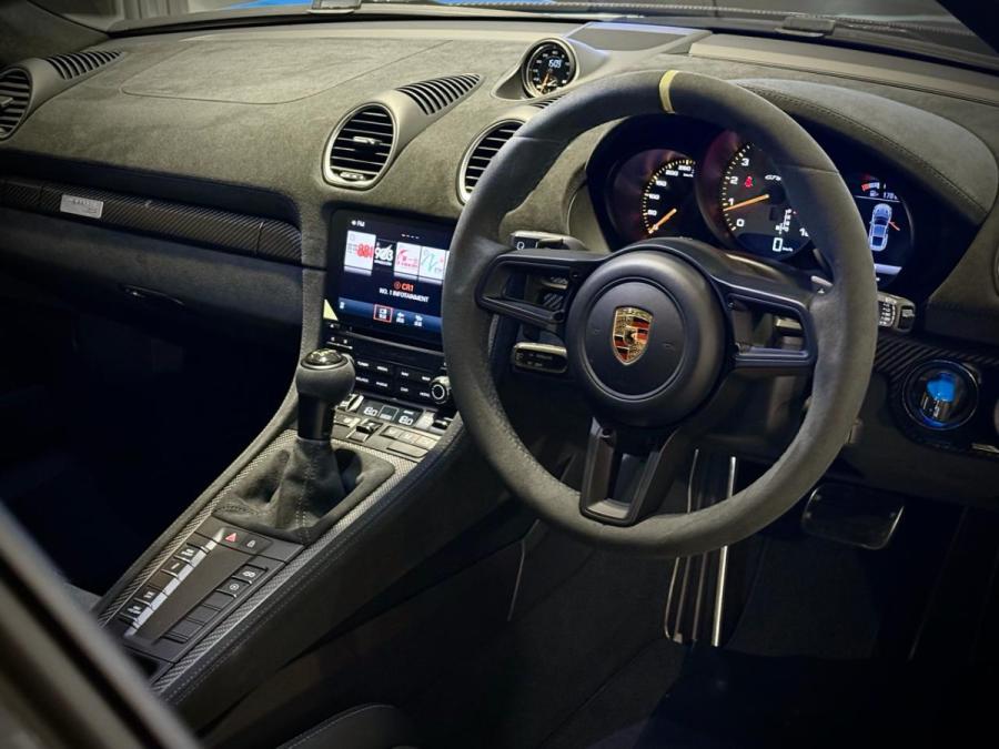 718 CAYMAN GT4 RS - Image 10