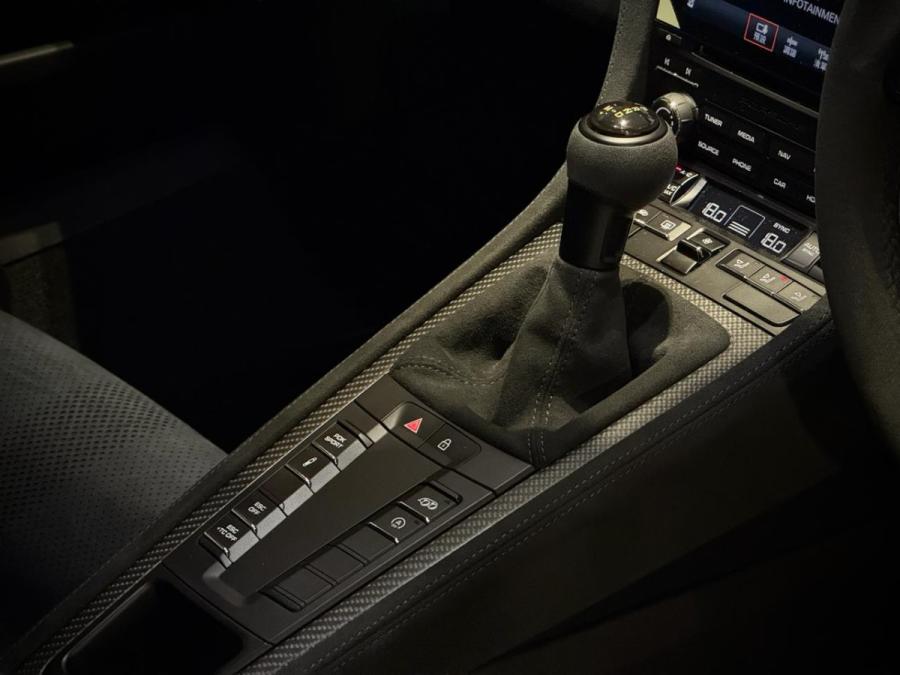 718 CAYMAN GT4 RS - Image 15