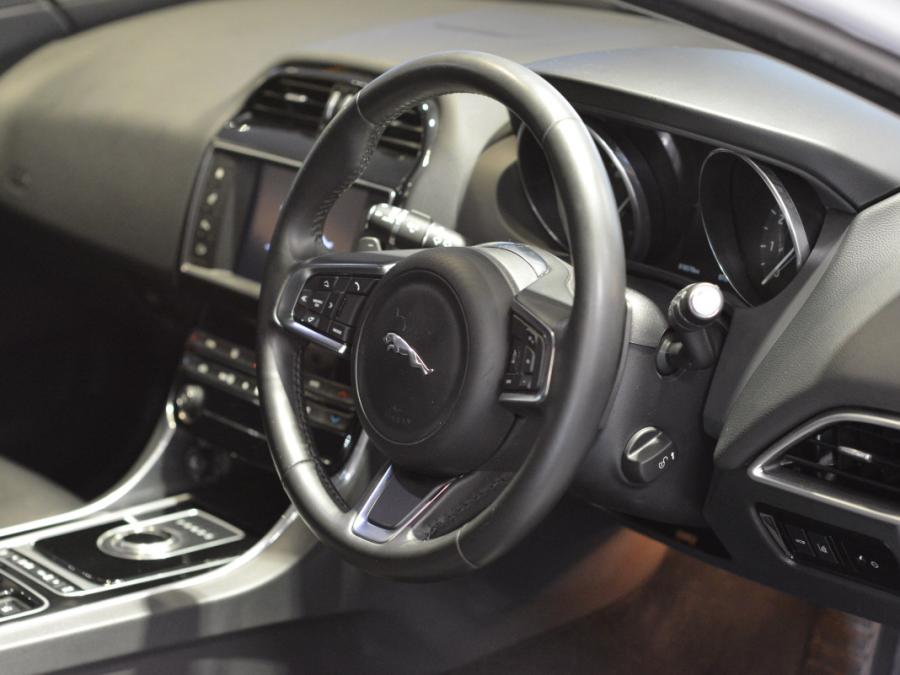 XE 20T PRESTIGE AJ 200 - Image 15