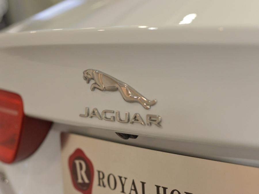 XE 20T PRESTIGE AJ 200 - Image 14