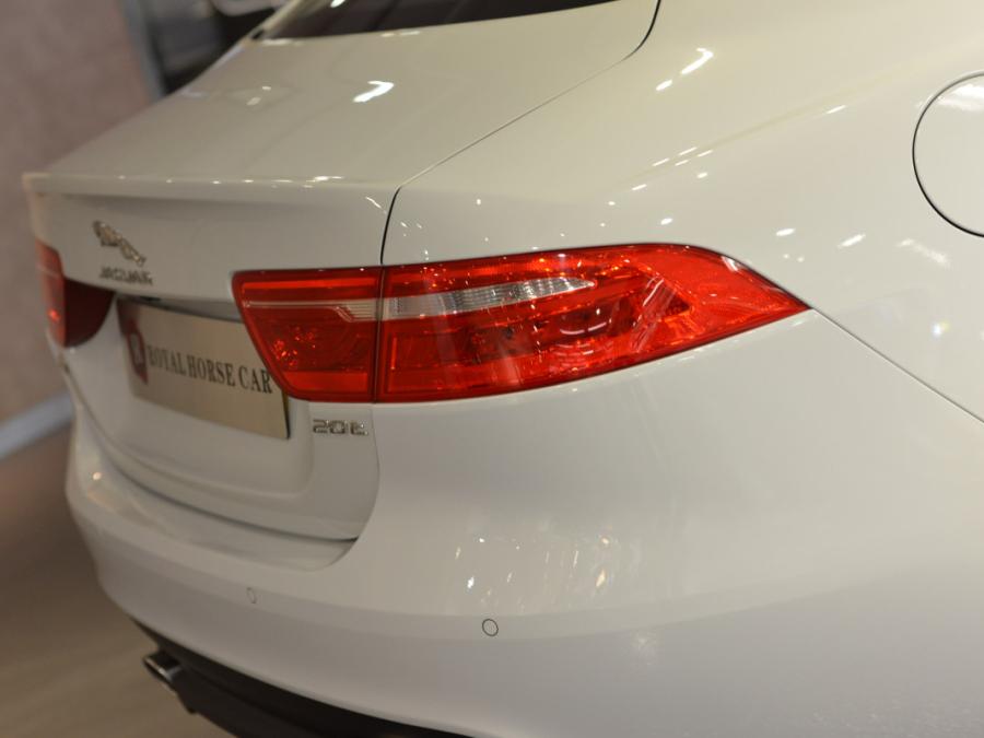 XE 20T PRESTIGE AJ 200 - Image 8