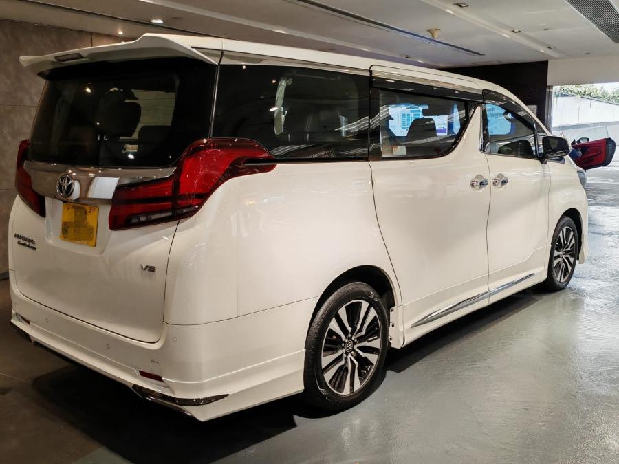 ALPHARD 3.5 EXECUTIVE LOUNGE - Image 3