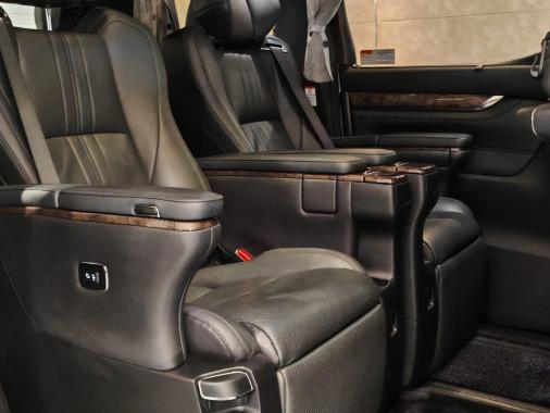 ALPHARD 3.5 EXECUTIVE LOUNGE - Image 5