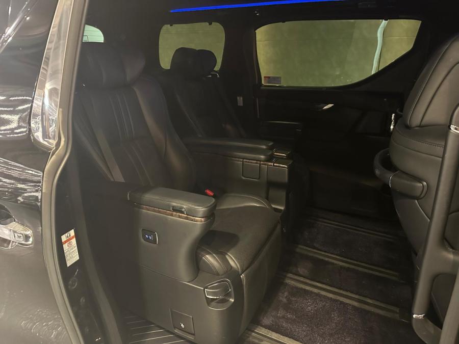 ALPHARD 3.5 Executive Lounge Modellista - Image 4