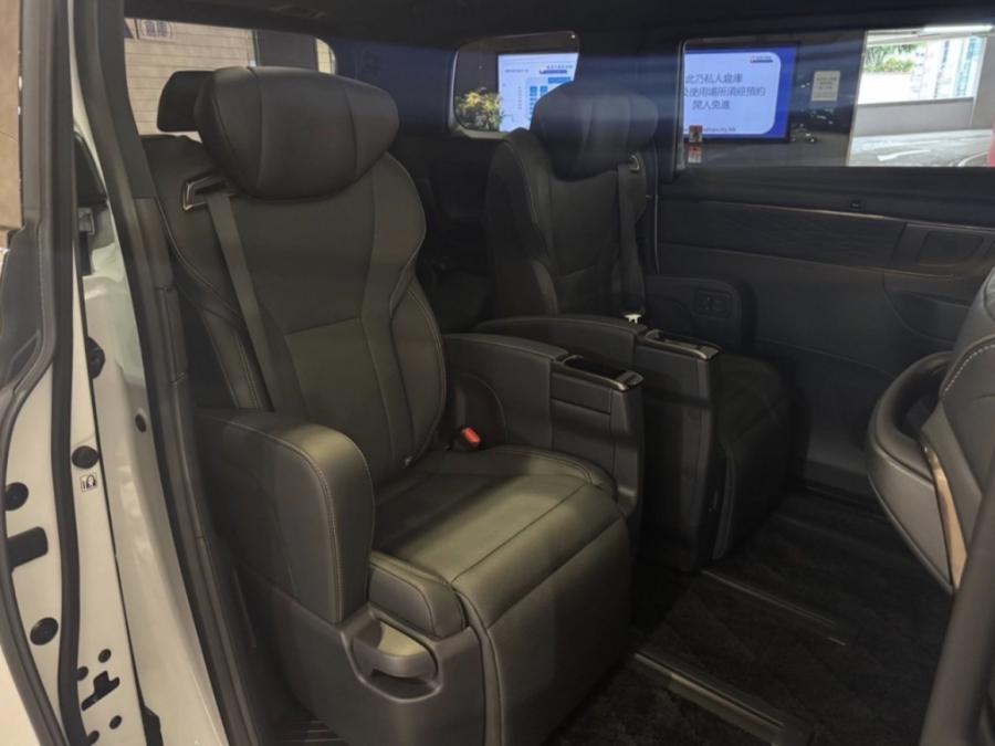 Alphard 2.5 Z - Image 4
