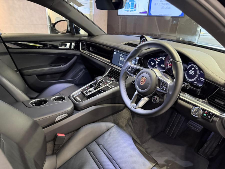 Panamera 4 Sport Turismo - Image 3