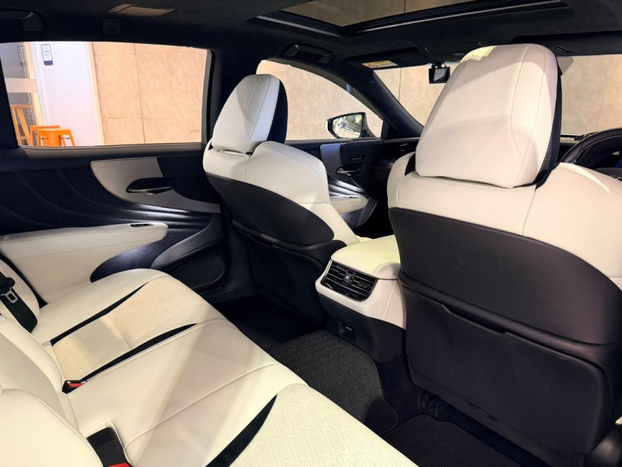 LS500 F SPORT AWD - Image 4