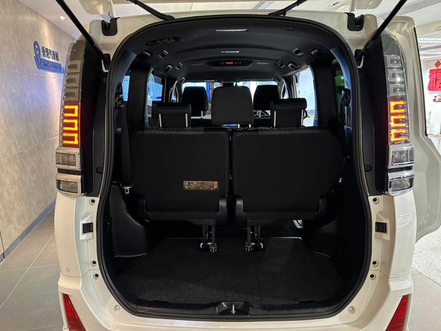 VOXY HYBRID ZS MODELISTA - Image 7