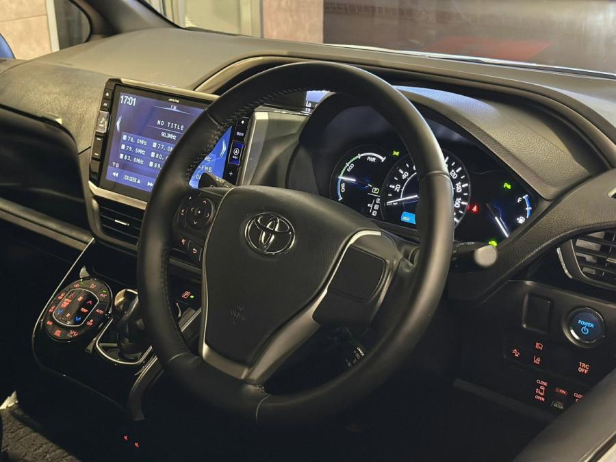 VOXY HYBRID ZS MODELISTA - Image 4