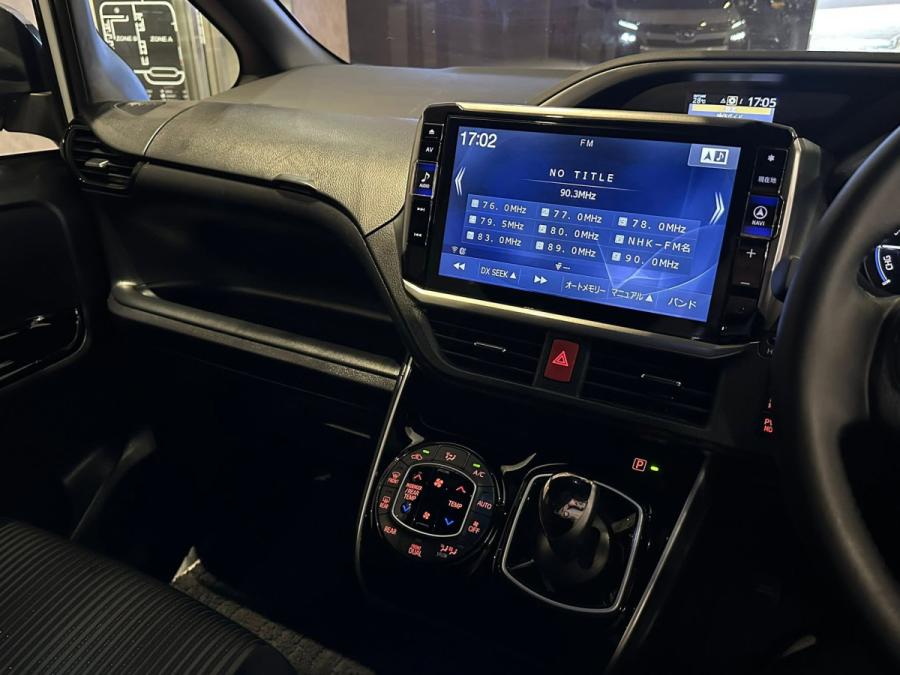 VOXY HYBRID ZS MODELISTA - Image 9