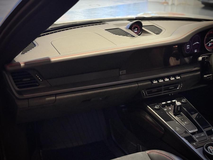 911 992 TARGA 4 GTS - Image 13