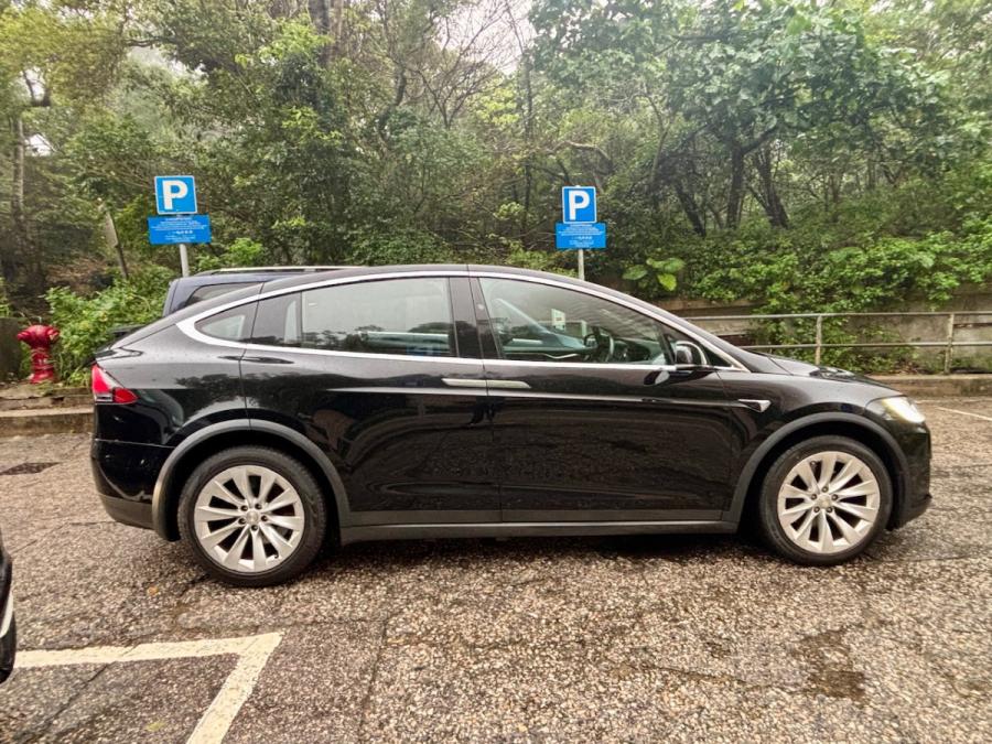 Model  X 90D - Image 2