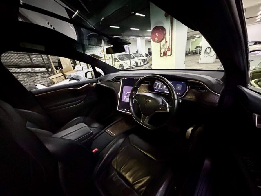 Model  X 90D - Image 5