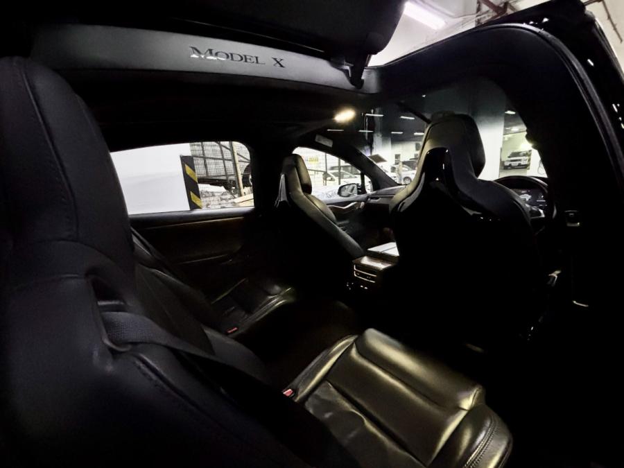 Model  X 90D - Image 4