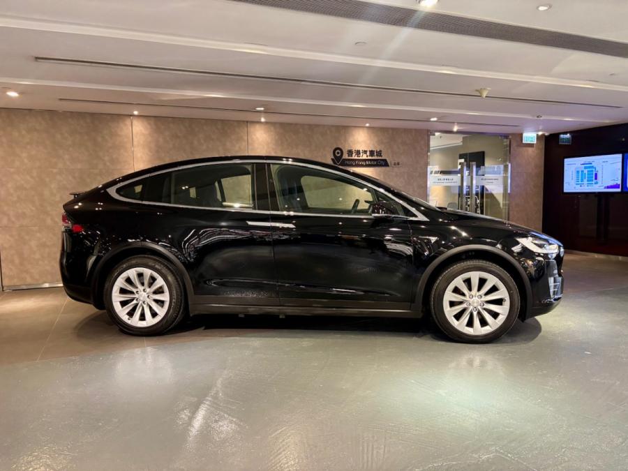 Model  X 90D - Image 2