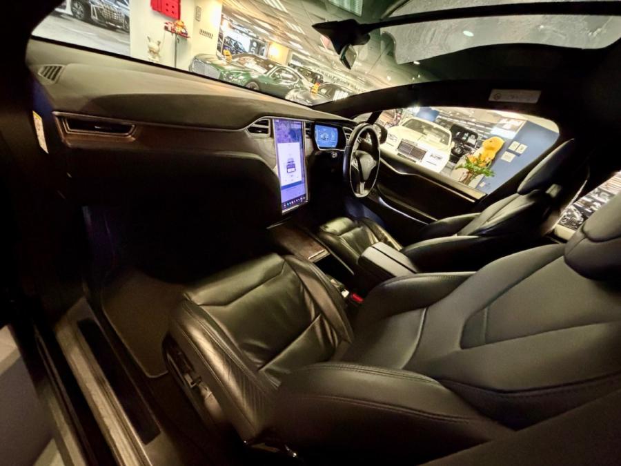 Model  X 90D - Image 6