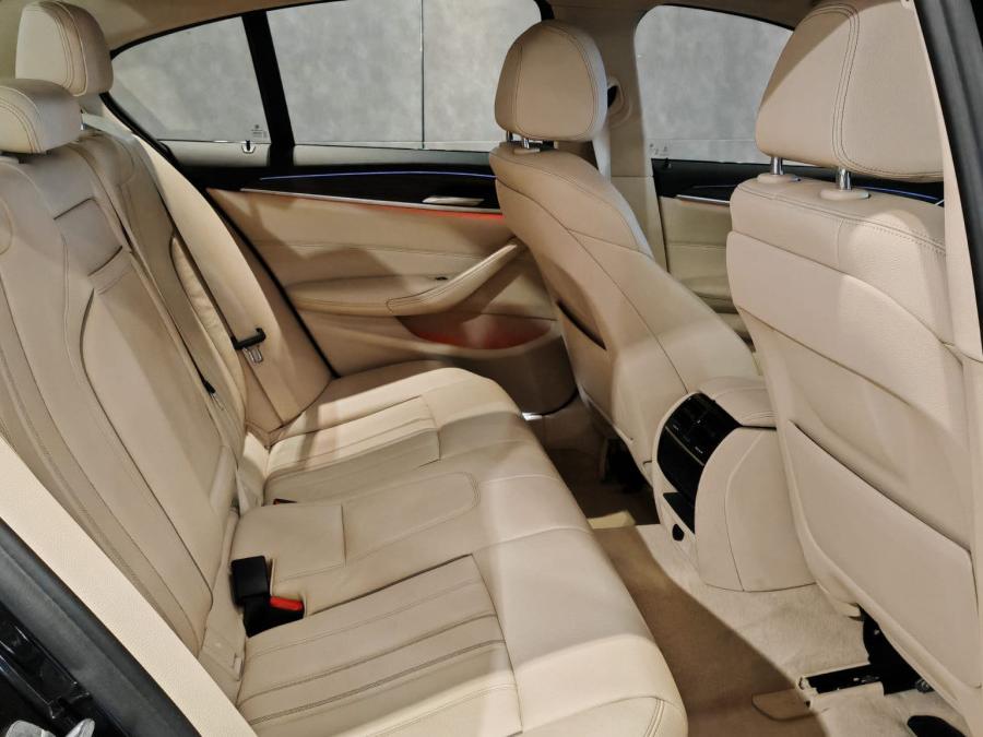 520i SALOON SPORT - Image 7