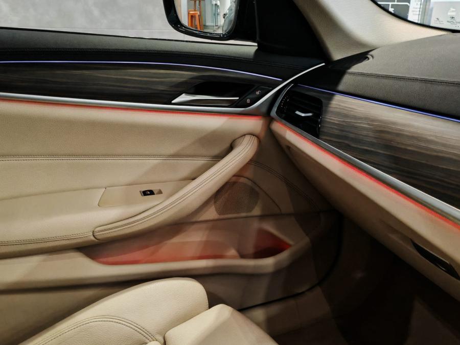 520i SALOON SPORT - Image 12