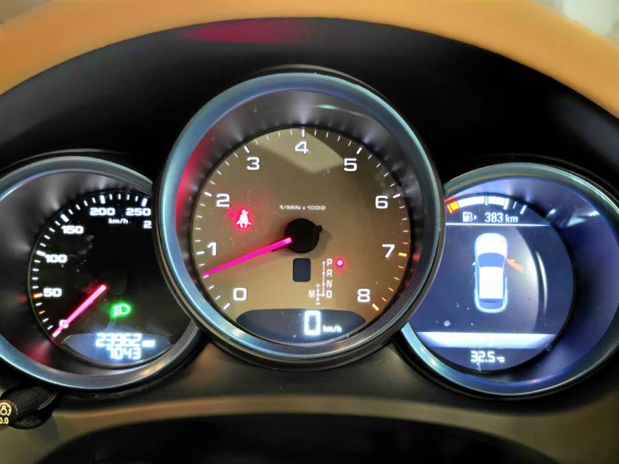 MACAN S - Image 10