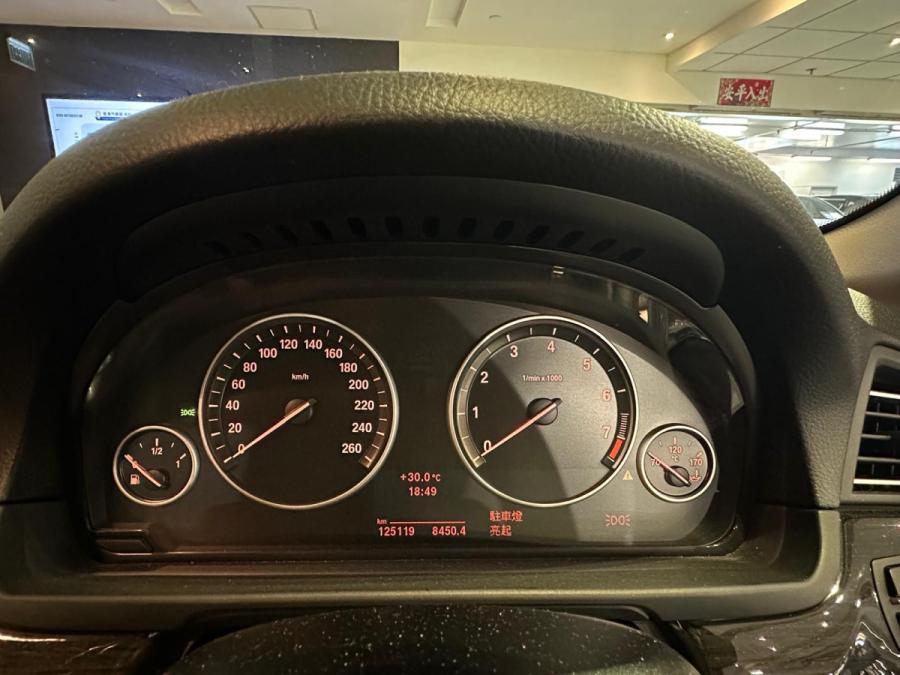 520IA Saloon  (F10) - Image 9