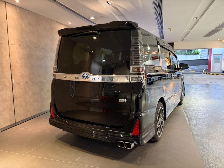 VOXY ZS 煌III HYBRID MODELLISTA - Image 2