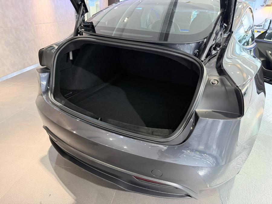 Model 3 RWD - Image 9
