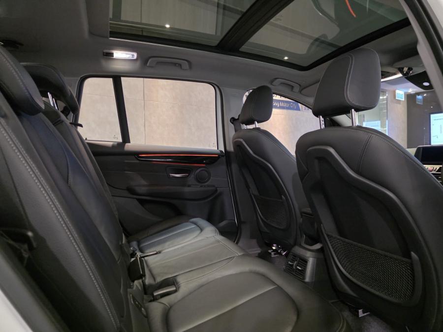 220IA GRAND TOURER LUXURY FACELIFT - Image 5