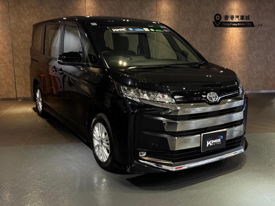 TOYOTA Noah Deluxe