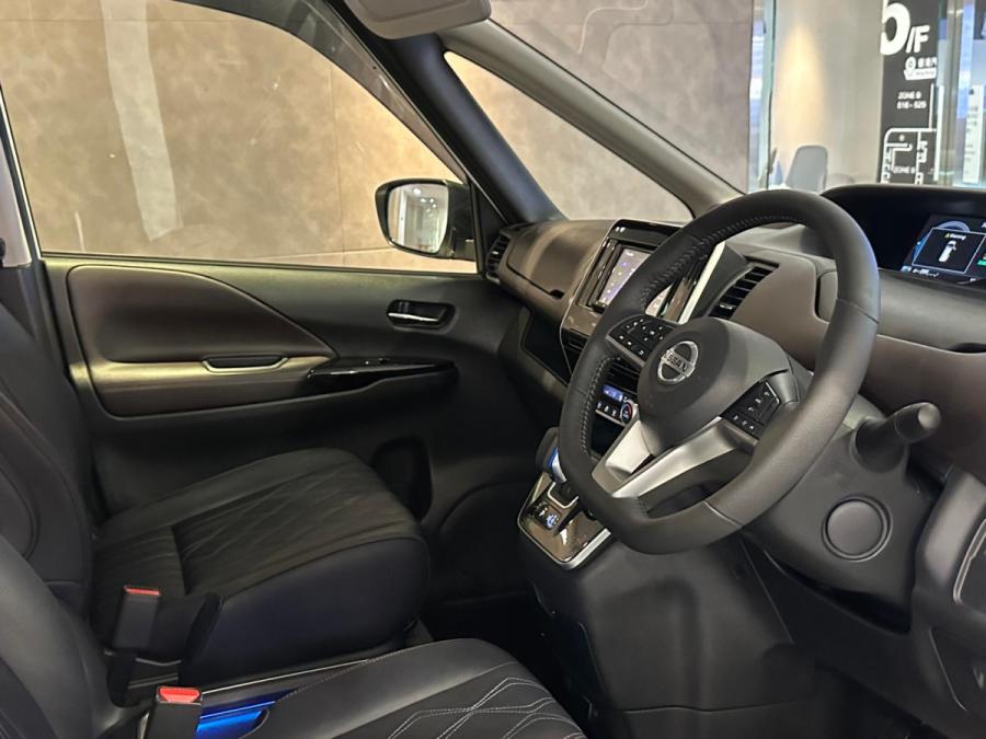 SERENA E-POWER Highway Star VIP - Image 8