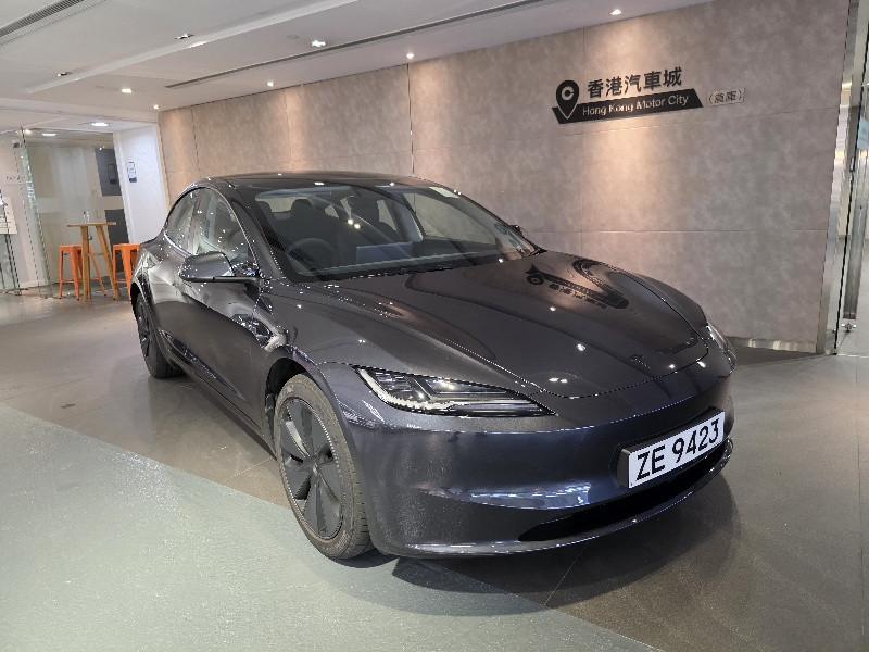 TESLA Model 3 RWD