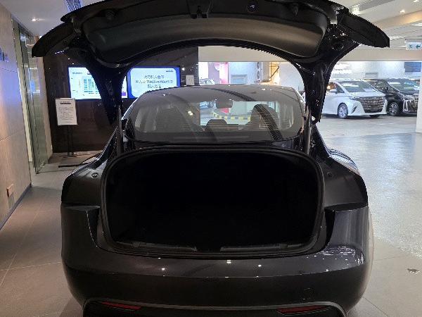 Model 3 RWD - Image 3