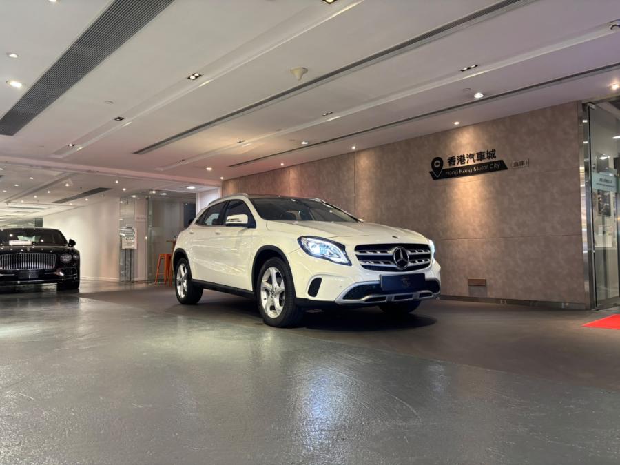 MERCEDES-BENZ GLA200