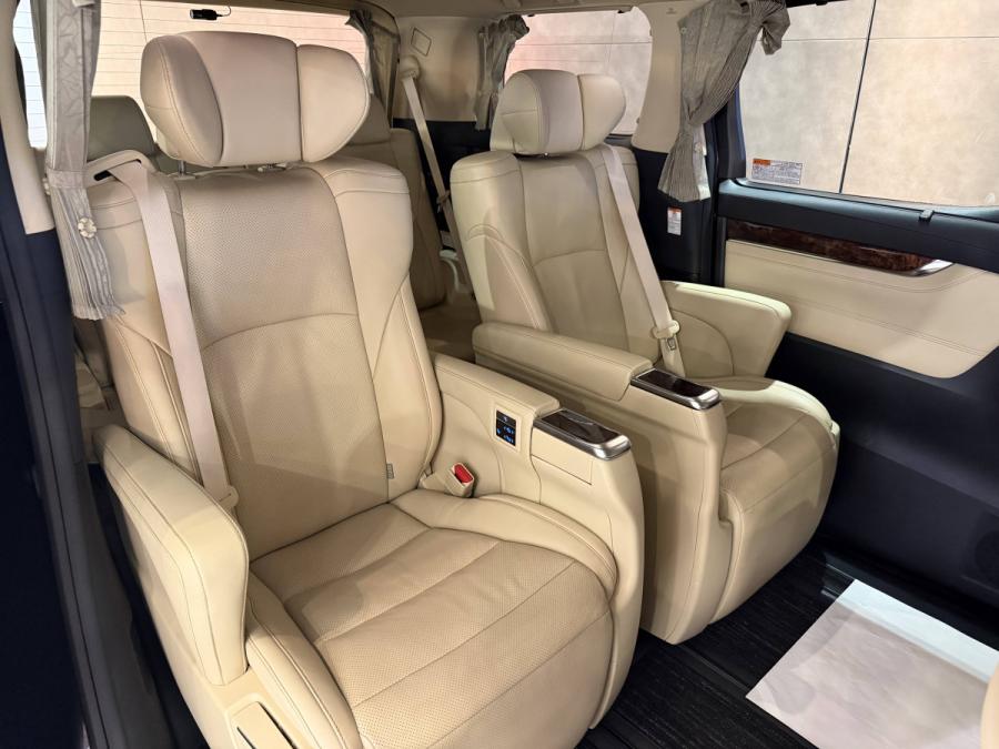Alphard 3.5 - Image 4