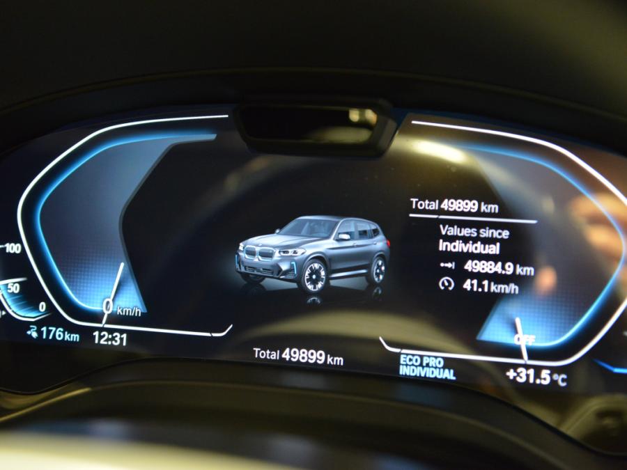 IX3 M SPORT EDITION G08 - Image 18