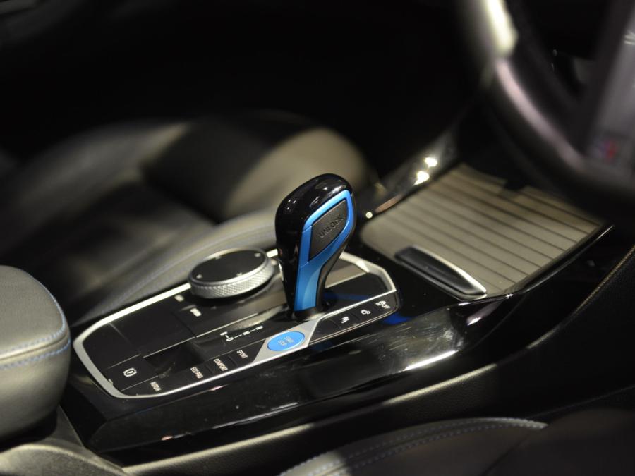 IX3 M SPORT EDITION G08 - Image 16