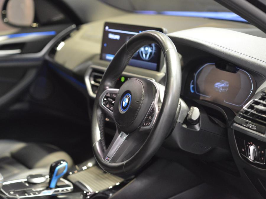 IX3 M SPORT EDITION G08 - Image 11