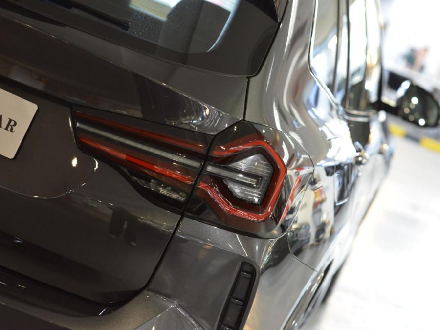 IX3 M SPORT EDITION G08 - Image 10